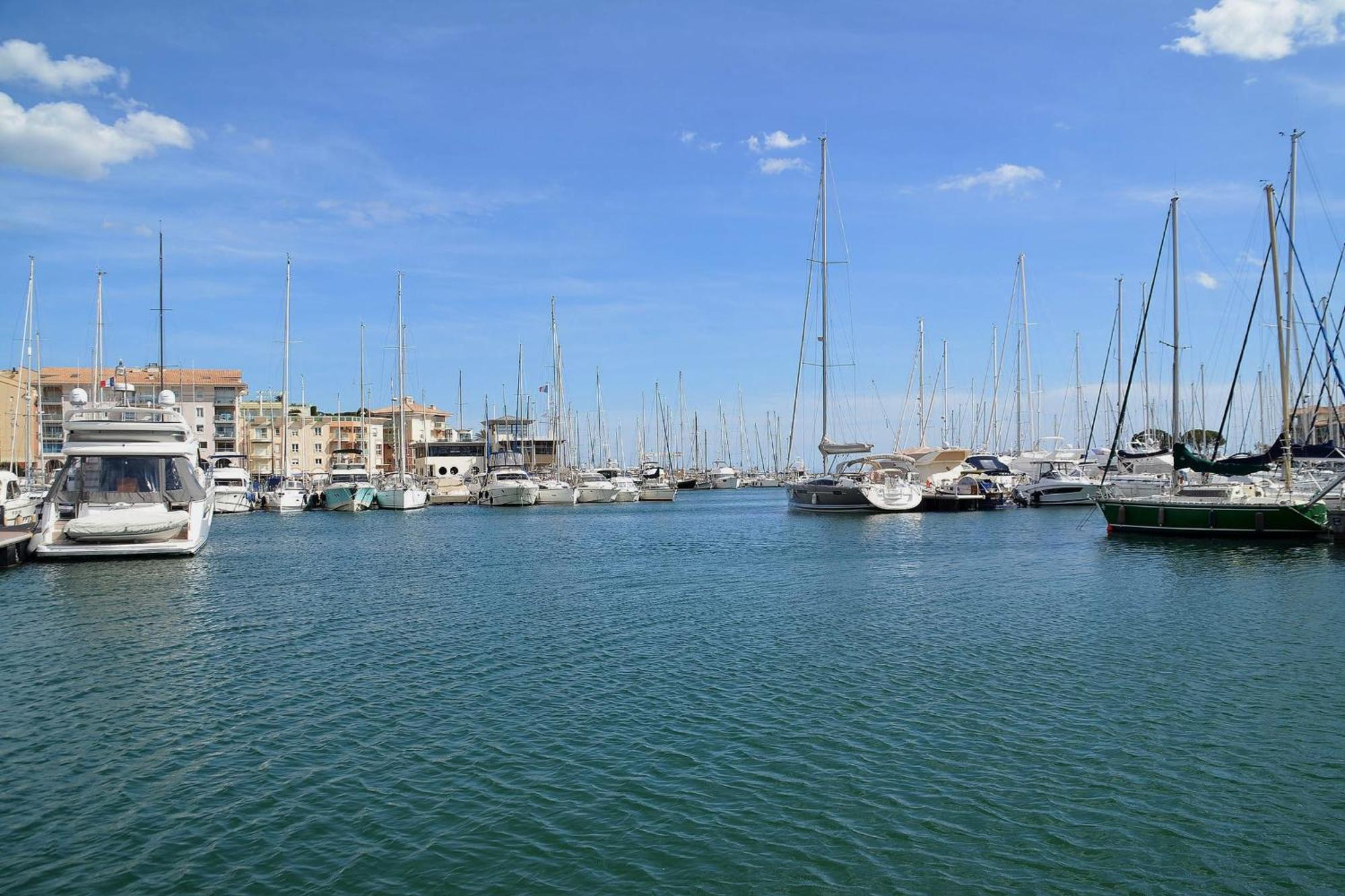 T2 Air-conditioned Port With Parking *