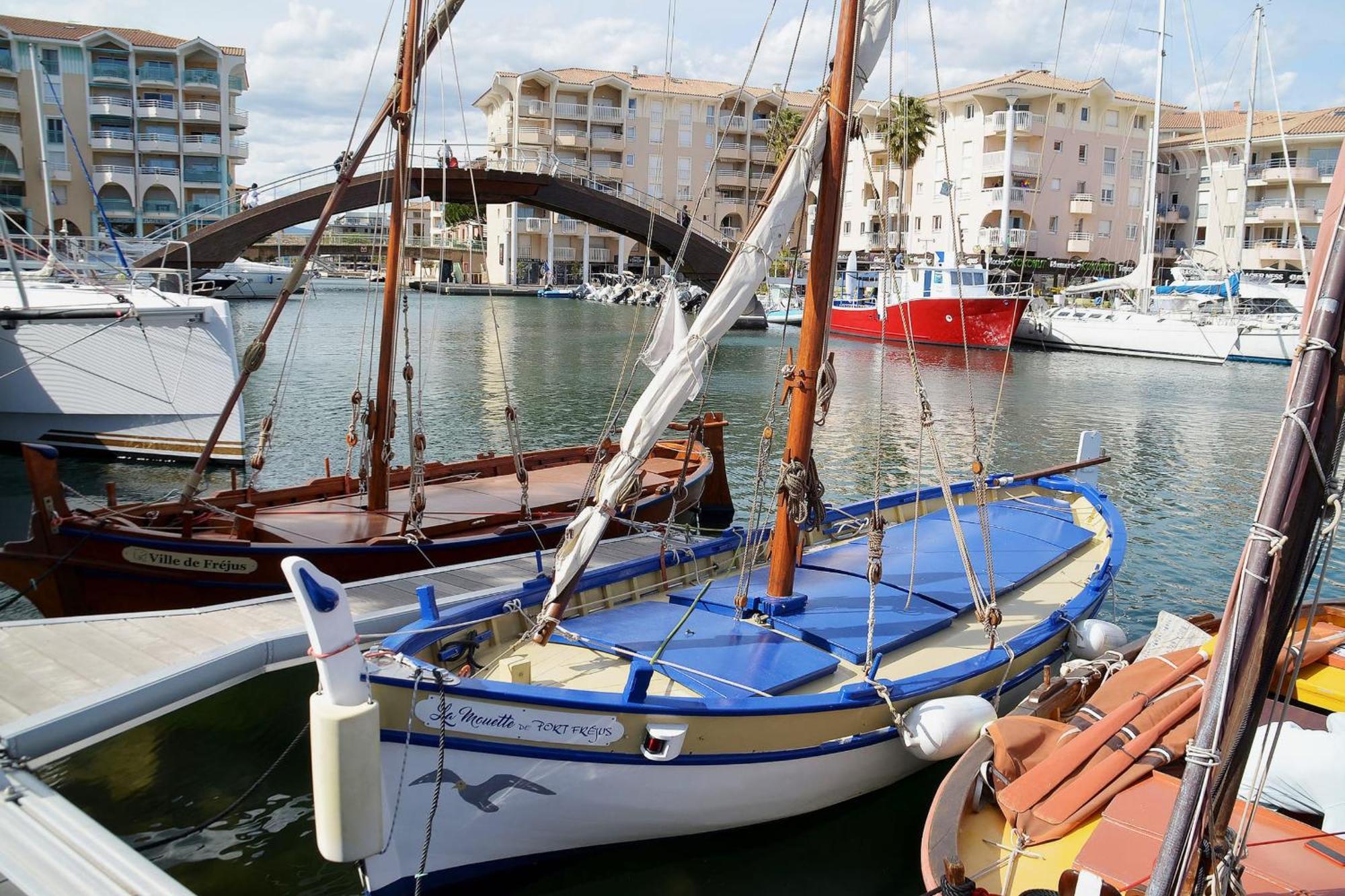 T2 Air-conditioned Port With Parking * Fréjus